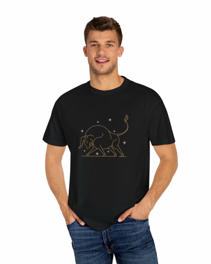 Minimal Bull Line Art Taurus T-shirt - Unisex